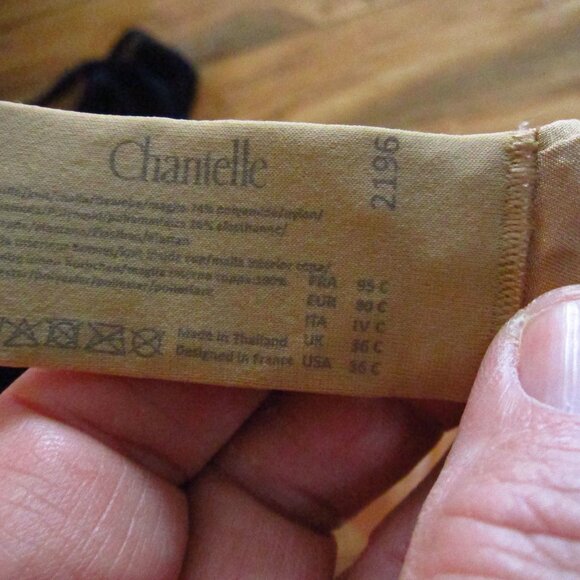Chantelle Beige Basic Invisible Smooth Custom Fit Underwire Bra size 36C - Picture 5 of 5